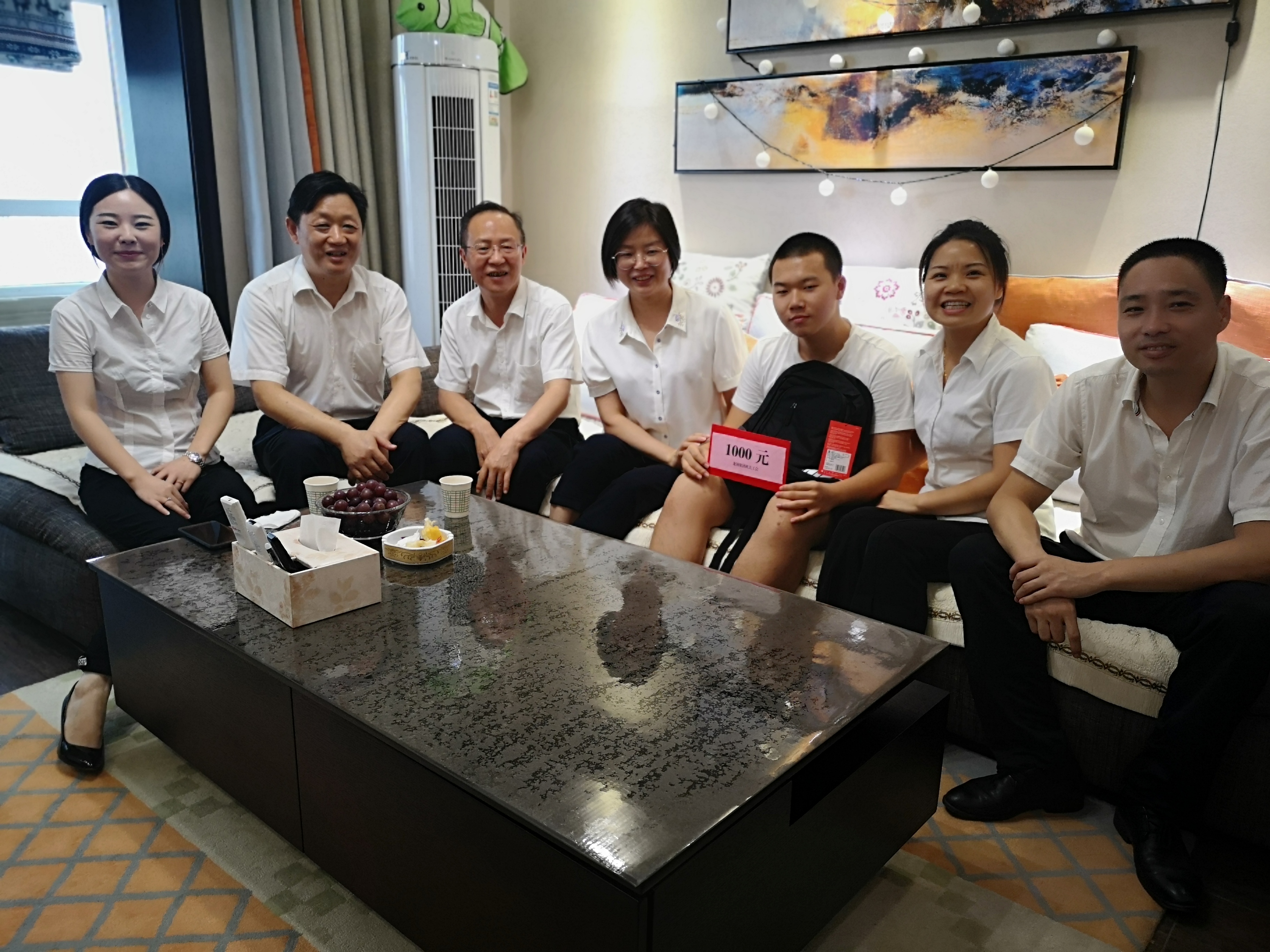 龍鋼集團金秋助學 為莘莘學子送關懷 龍鋼集團金秋助學 為莘莘學子送關懷